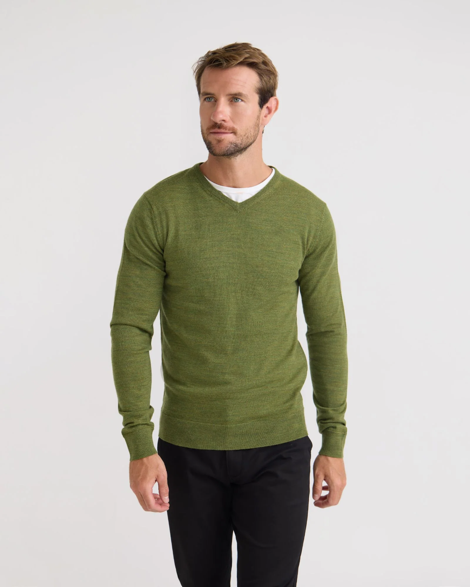Basic V-Neck Pure Wool Pullover - Image 11