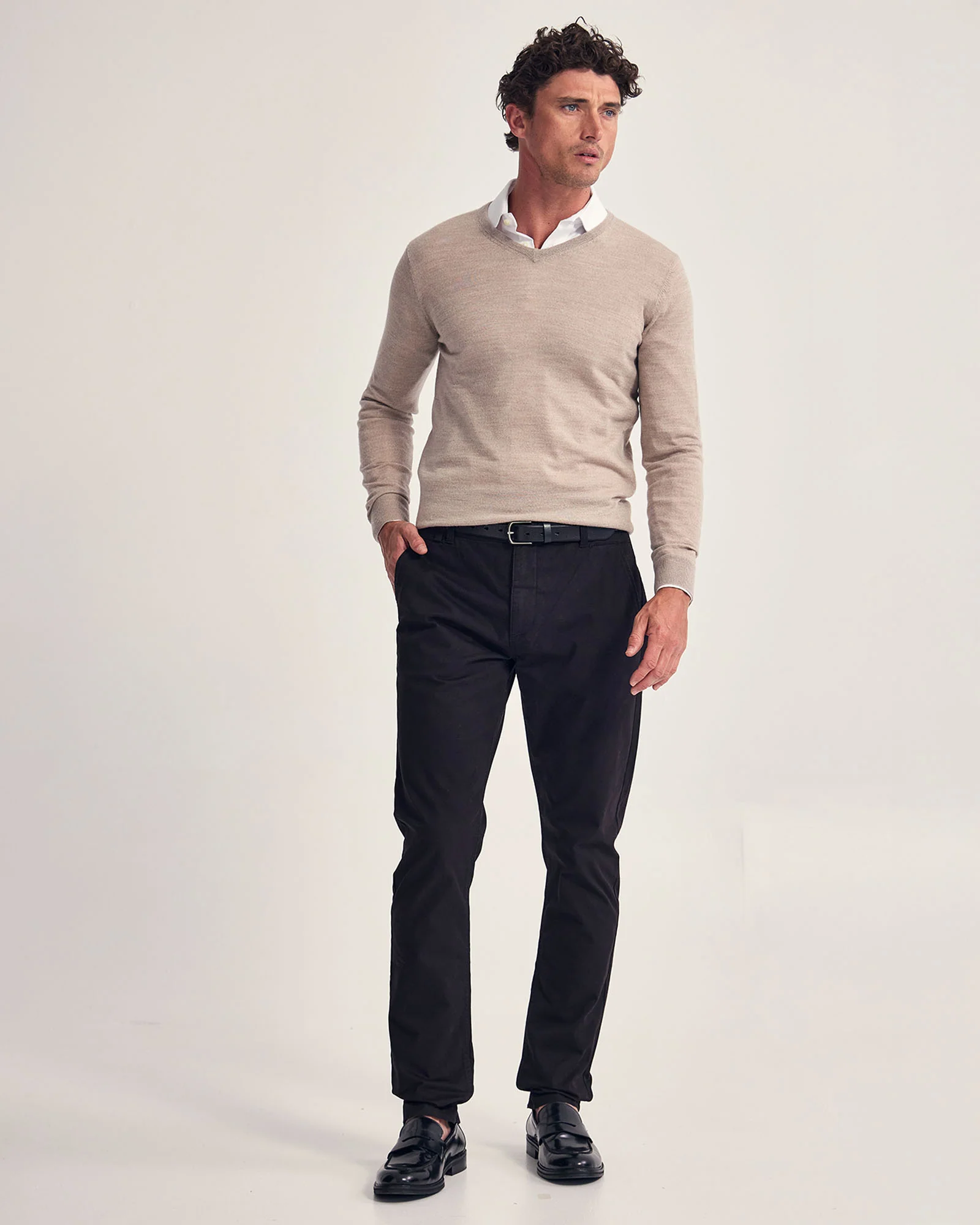 Basic V-Neck Pure Wool Pullover - Image 15