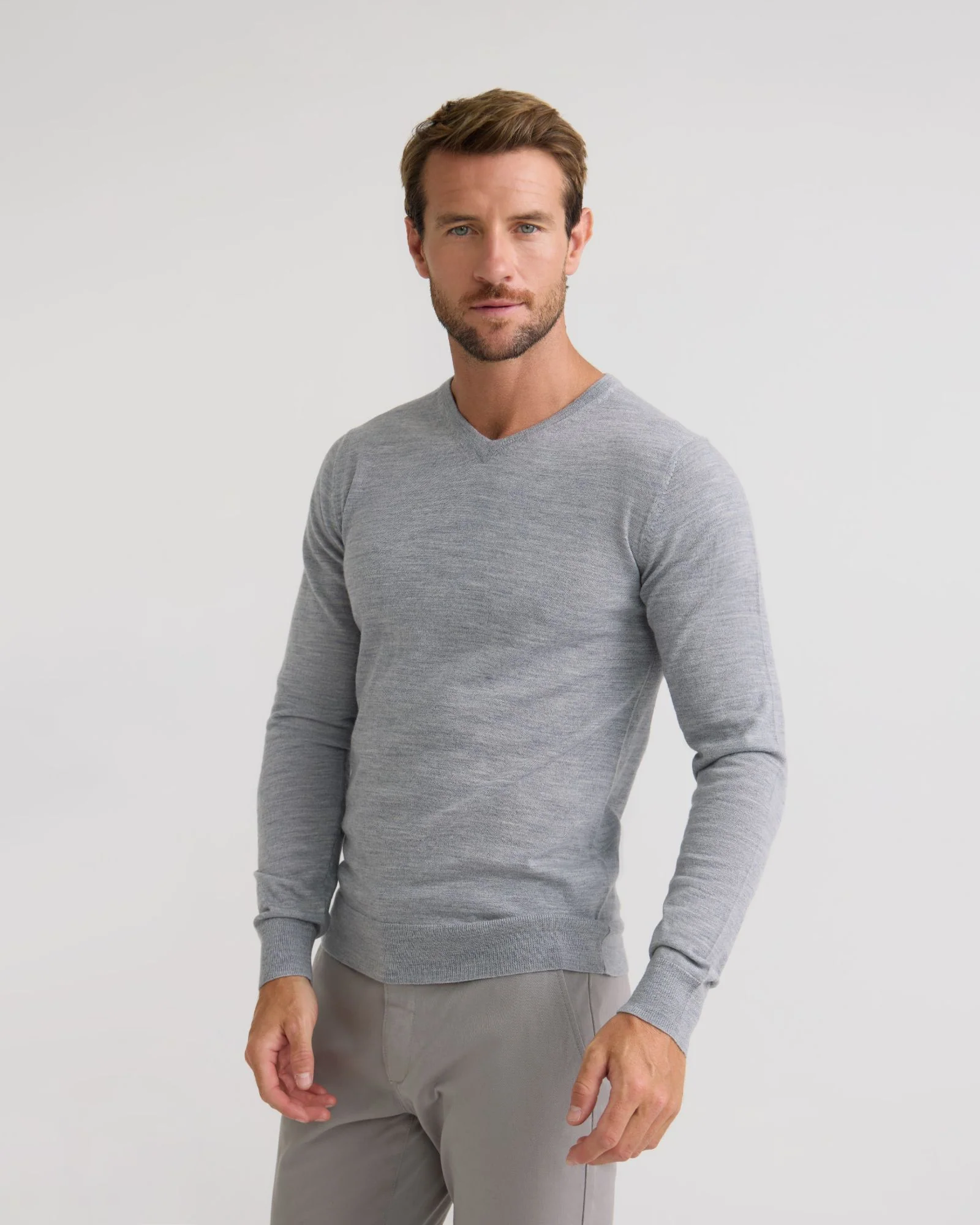 Basic V-Neck Pure Wool Pullover - Image 20