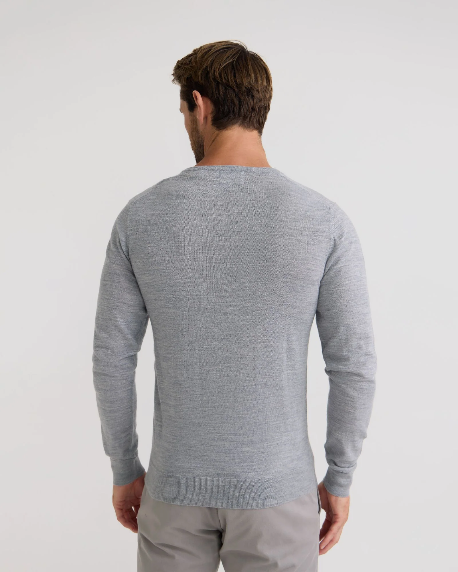 Basic V-Neck Pure Wool Pullover - Image 21