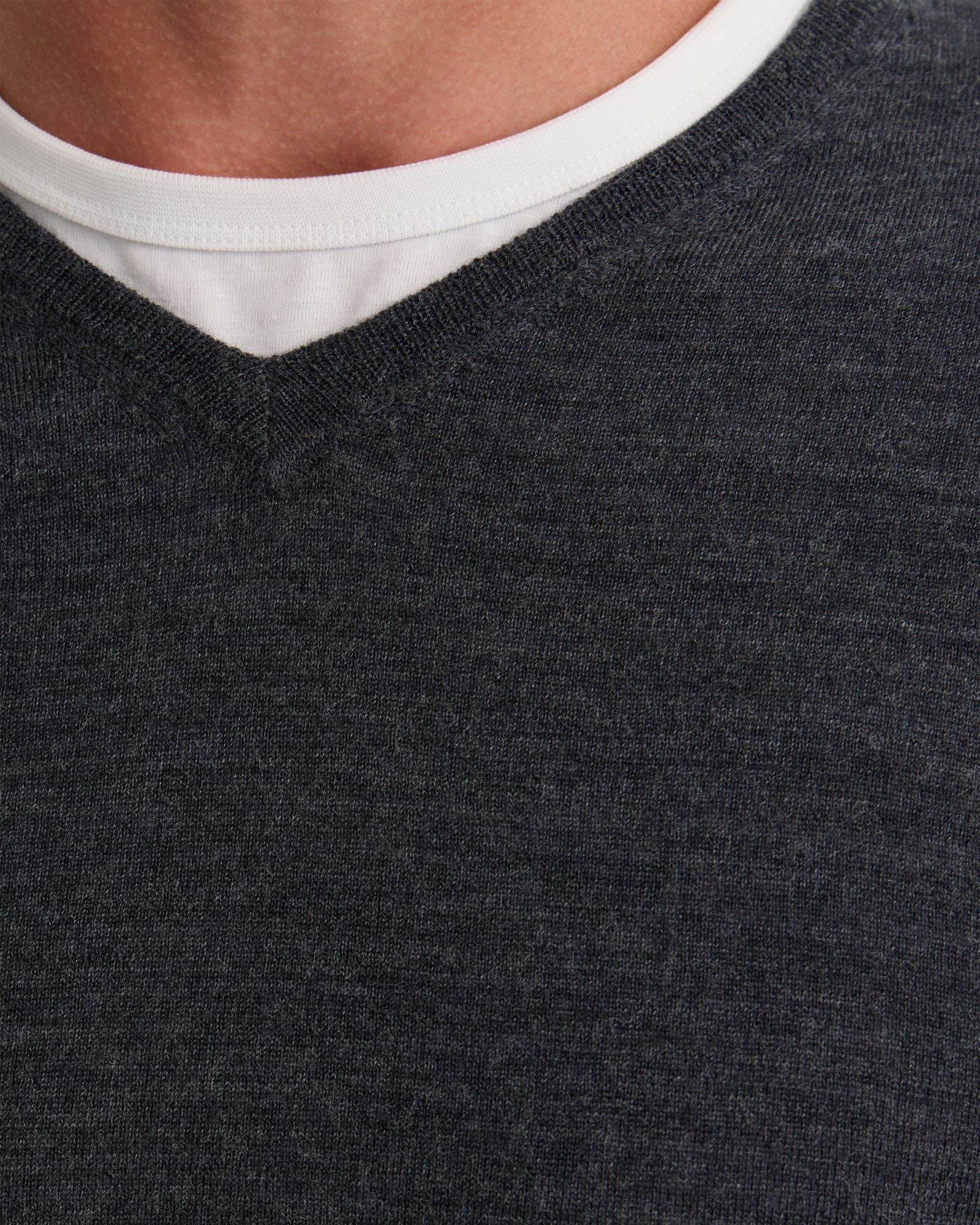 Basic V-Neck Pure Wool Pullover - Image 36