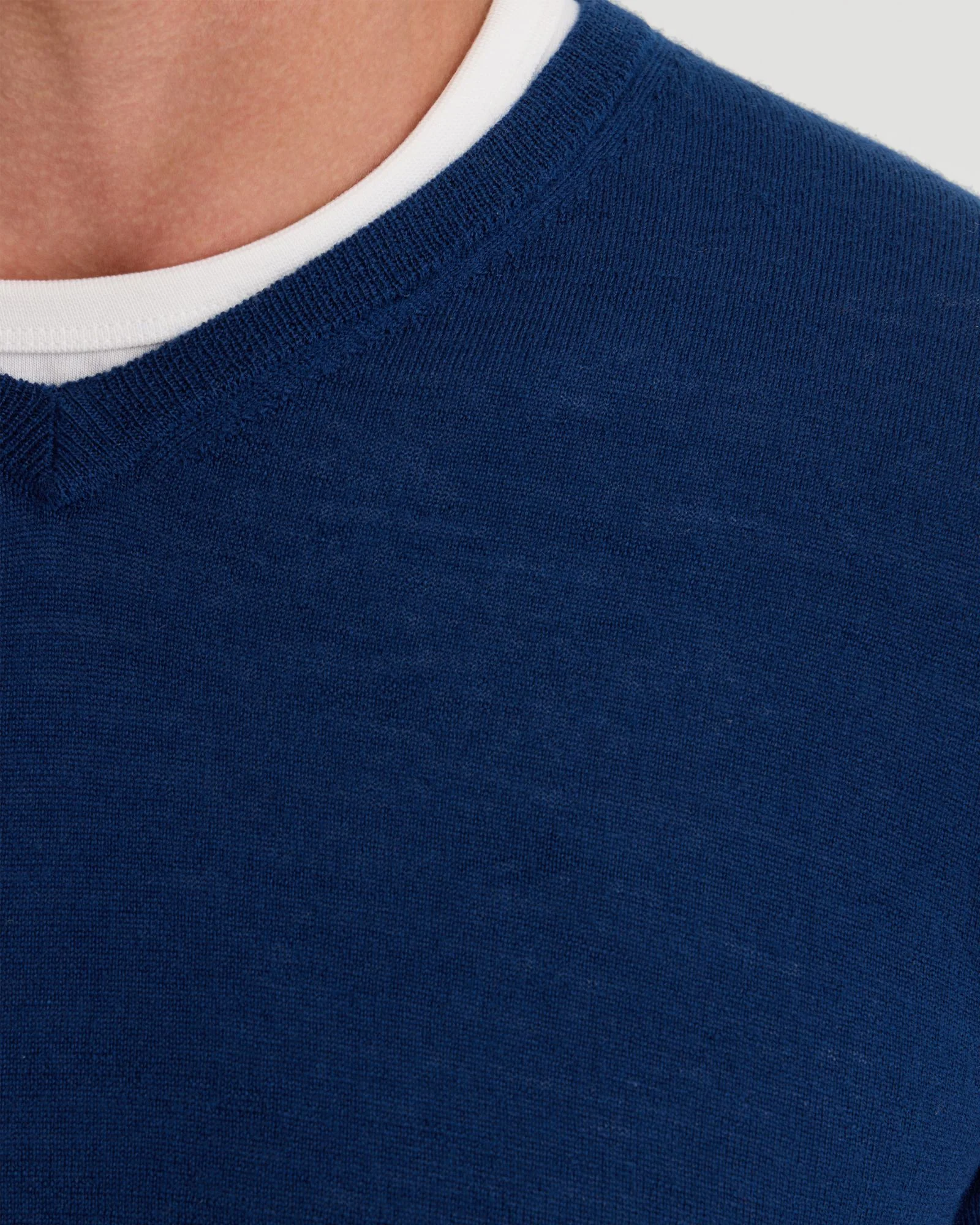 Basic V-Neck Pure Wool Pullover - Image 6