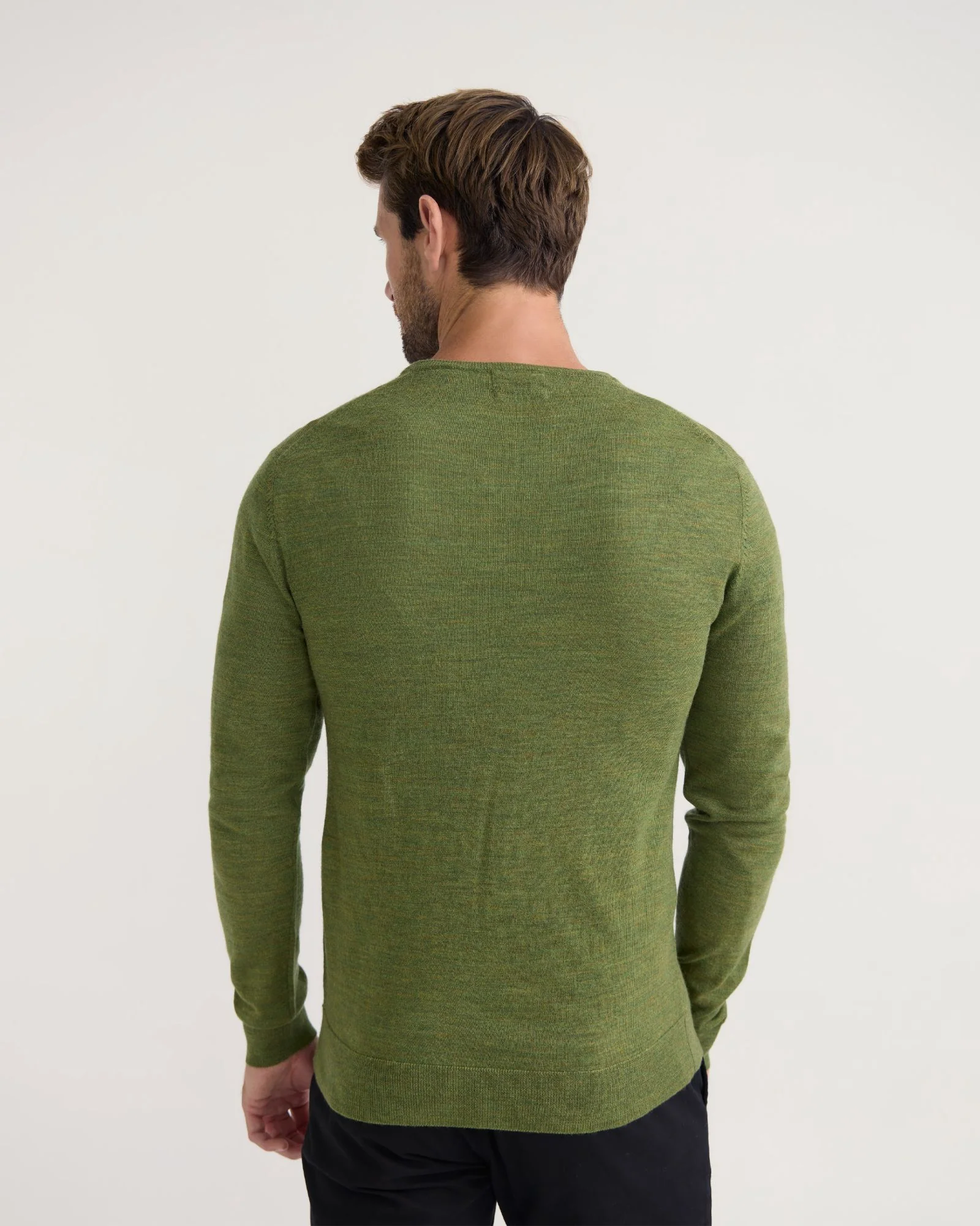 Basic V-Neck Pure Wool Pullover - Image 9