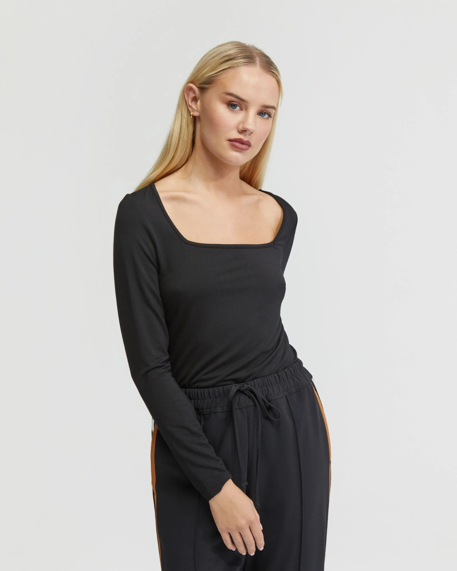 Cassie Square Neck Long Sleeve T-Shirt - Image 12