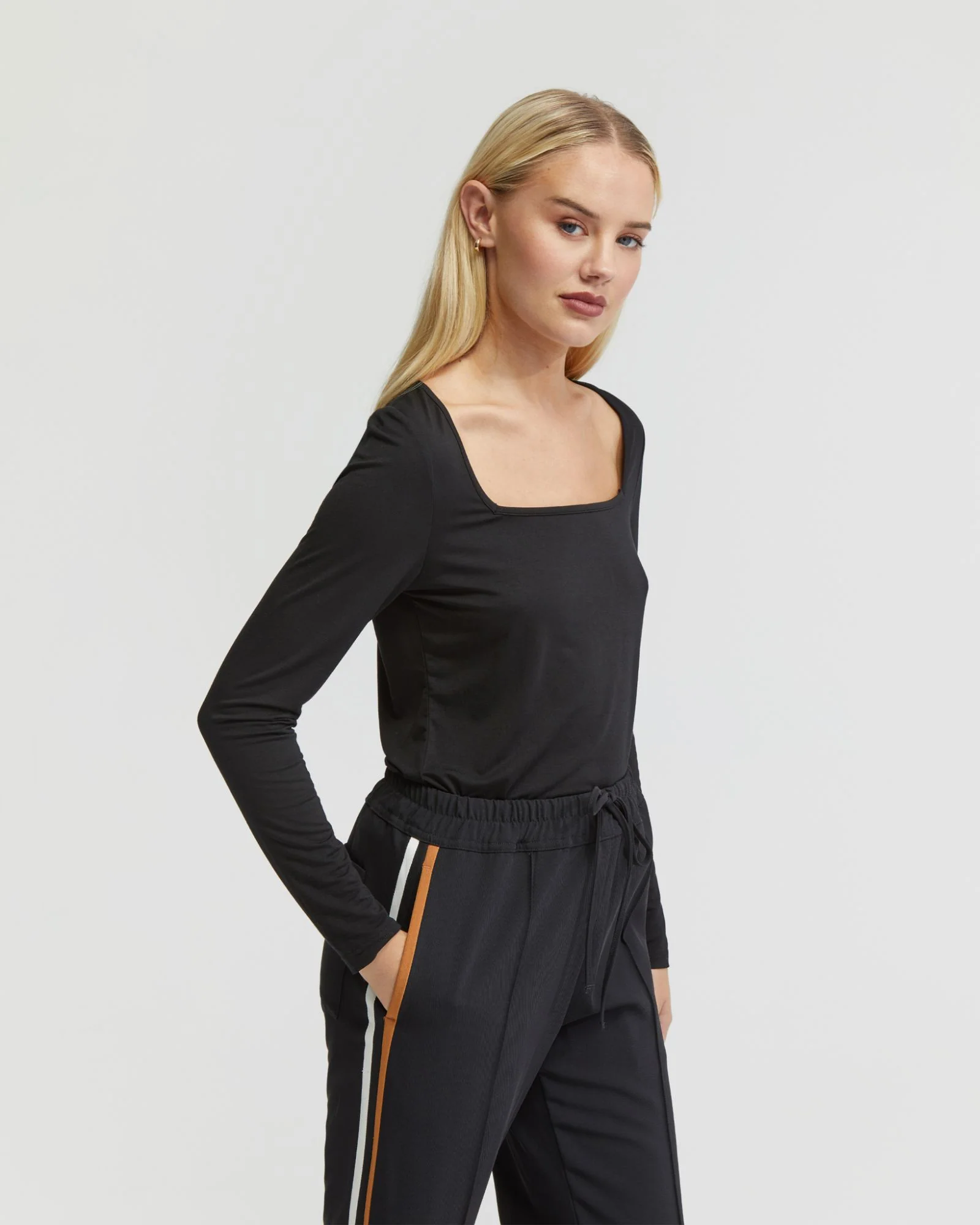 Cassie Square Neck Long Sleeve T-Shirt - Image 9