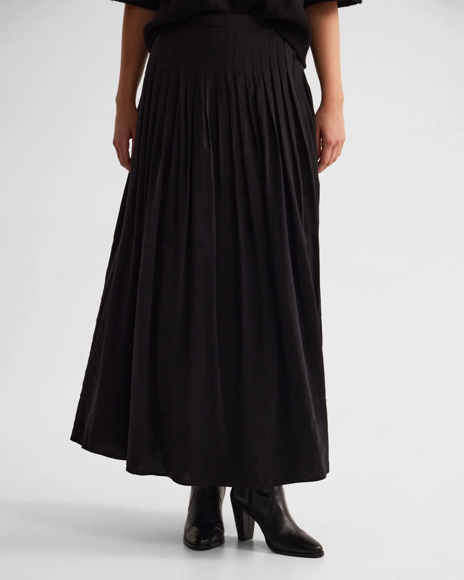 Lauren Pleated Skirt - Image 2